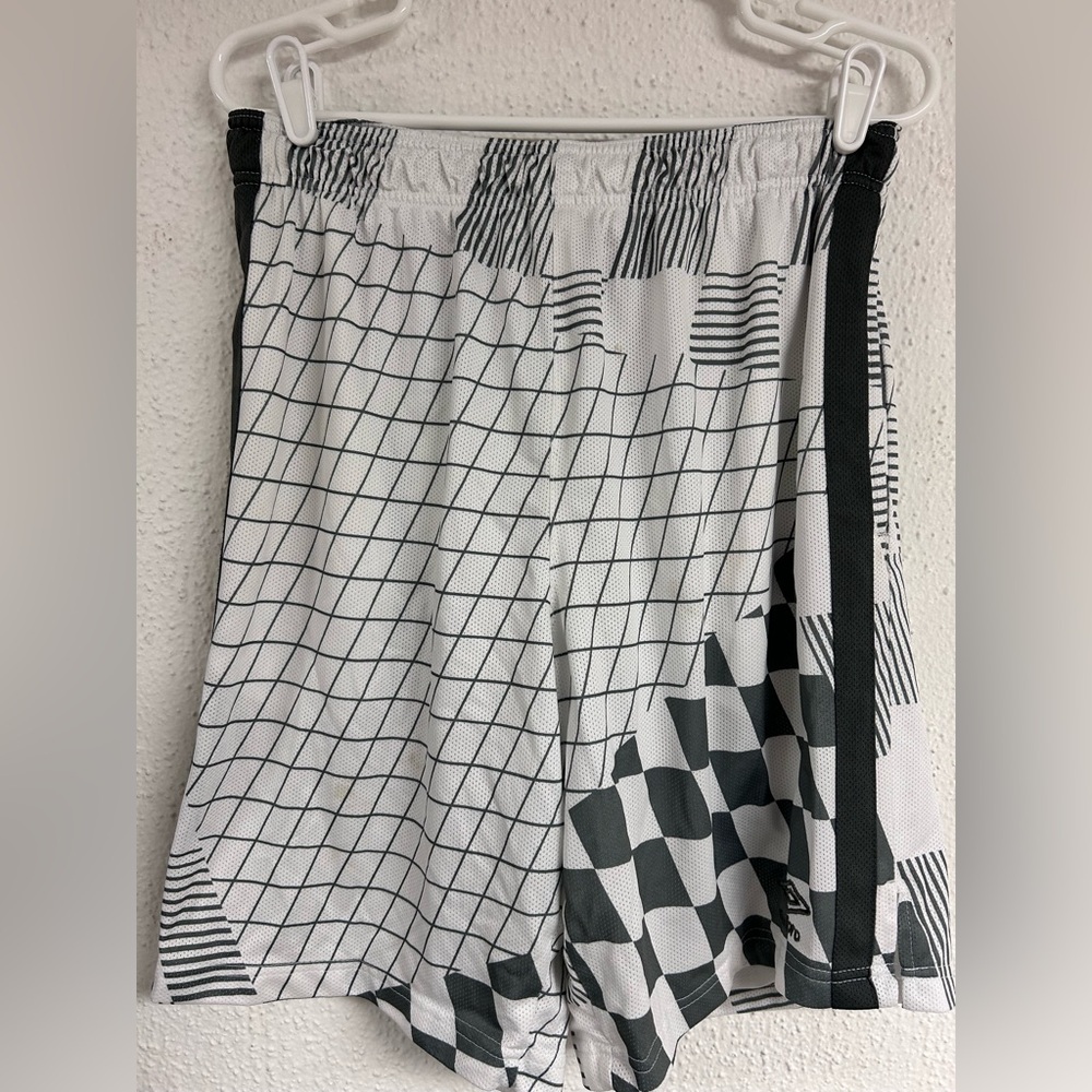Mens Umbro White and Grey checkered Jelly Bean Lined Soccer Shorts L